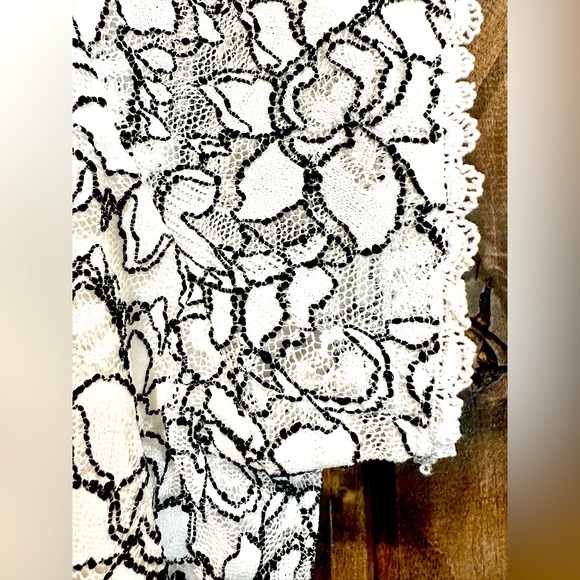 EUC Karl Lagerfeld Black&White Embroidered Lace Layered Top - Picture 7 of 15